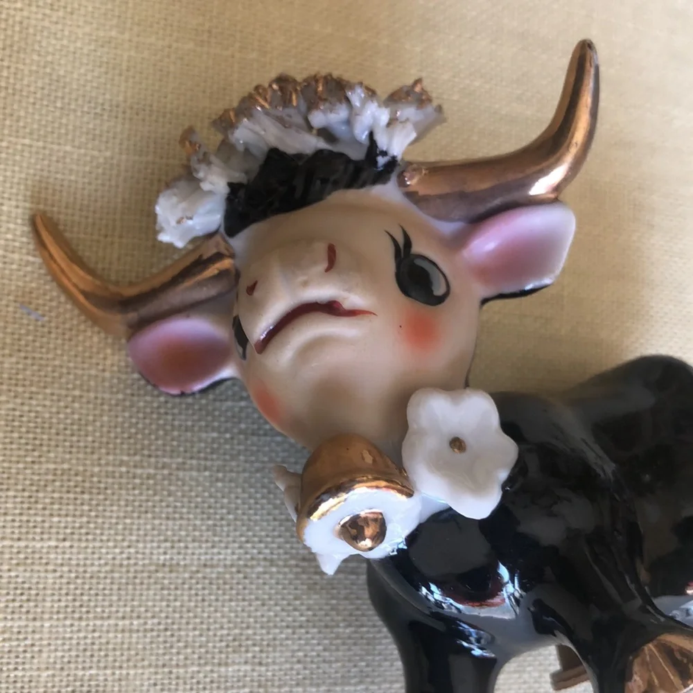 VTG RARE NOV CO Black And Gold Bull Salt/Pepper Shakers